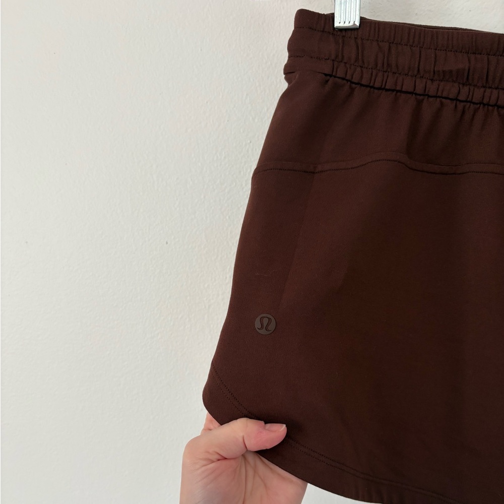 Lululemon Soft Jersey Mid Rise Curved Hem 3 Inch Short in Lava Cake Size Small - Picture 10 of 10